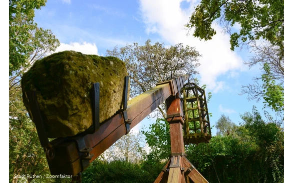 Schubstuhl an der Stadtmauer