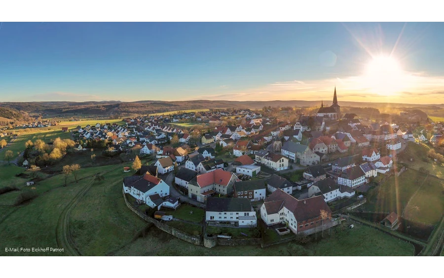 Blick auf das Bergdorf Kallenhardt Blick auf das Bergdorf Kallenhardt