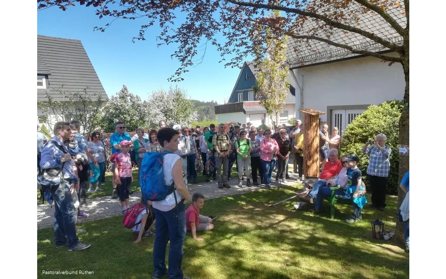 evanglische Erlöserkirche im Bergdorf Kallenhardt