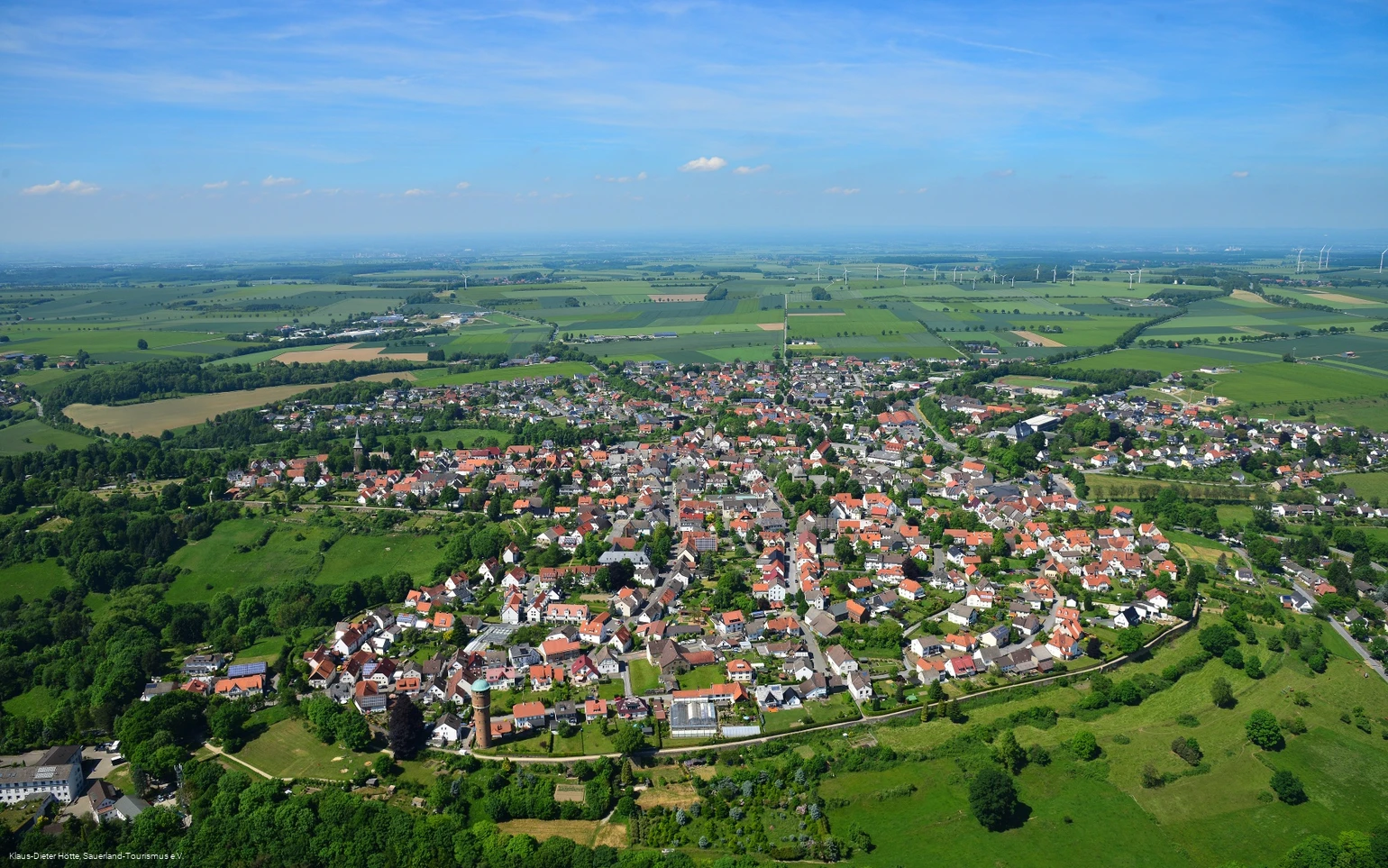 Luftbild mit Stadtmauer