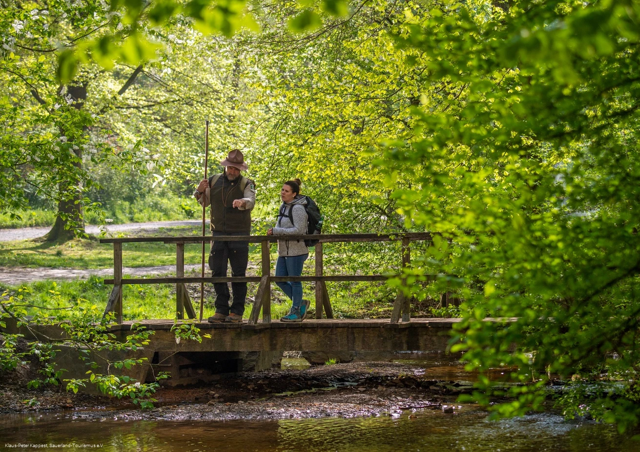 Ranger auf dem Themenwanderweg WaldKultur