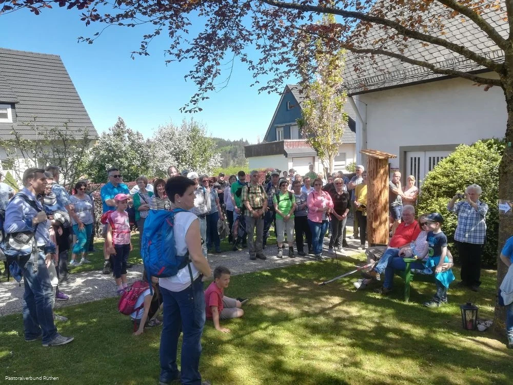 evanglische Erlöserkirche im Bergdorf Kallenhardt
